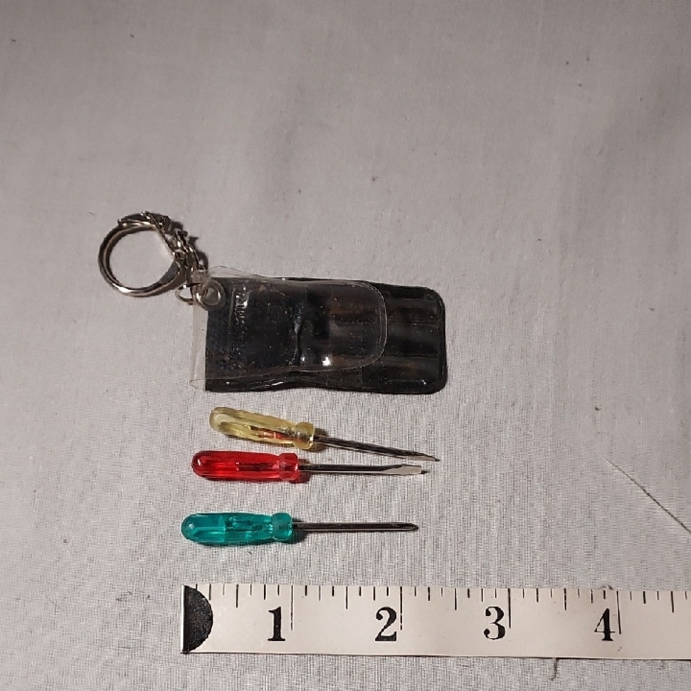 Mini Screwdriver Keychain Set In Plastic